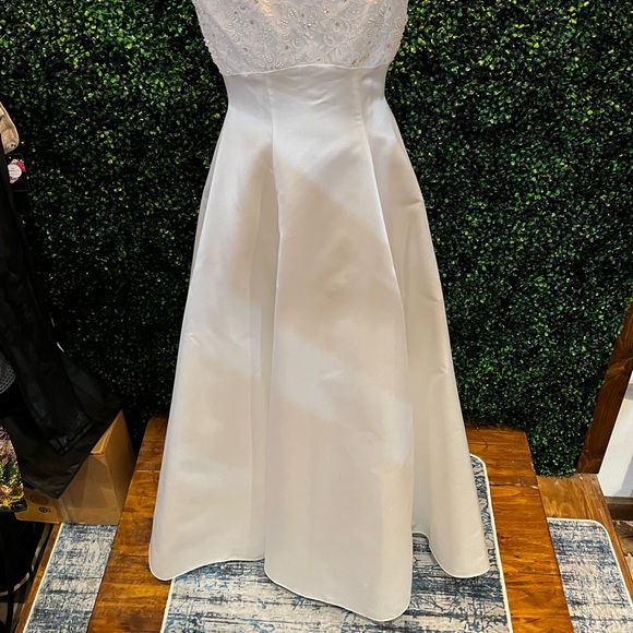 Wedding gown / evening gown NWOT - Picture 2 of 9